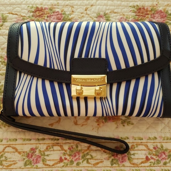 Vera Bradley Handbags - Vera Bradley Ultimate Wristlet,  wallet NWT